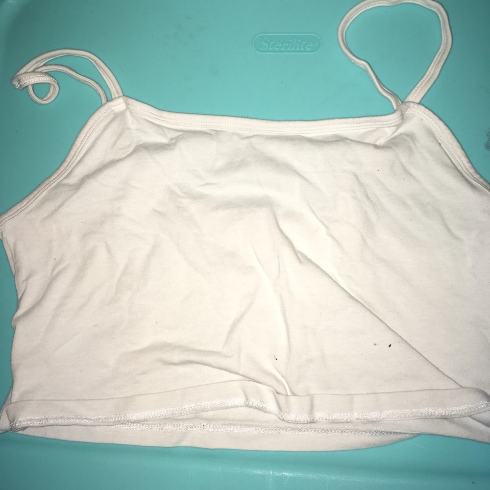 h&m white cropped tank ** thats a fuz not stain